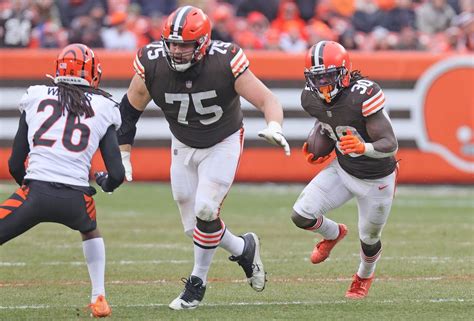 Browns guard Joel Bitonio: ‘We had the guys to make the playoffs no ...