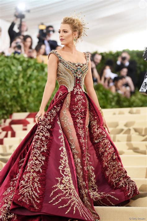 Blake Lively de Atelier Versace no Met Gala 2018 - Purepeople