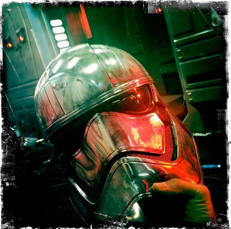 Fantastic 'Star Wars: The Force Awakens' Set Photos, Plus Stills Of Maz ...