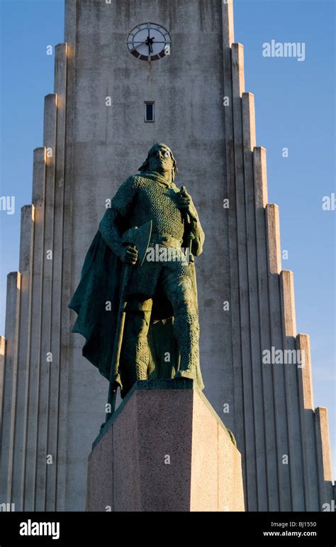 Statue of Leif Ericson in front of Hallgrimskirkja church, Reykjavik ...