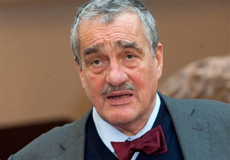 Karel Schwarzenberg – a prince with his eye on the Castle | Radio Prague