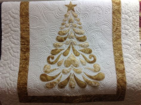 Christmas tree | Christmas quilts, Christmas applique, Holiday quilts