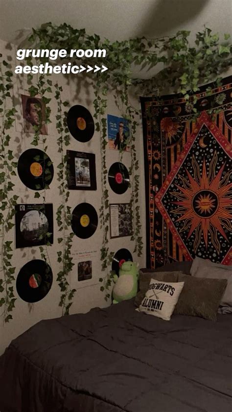 Grunge bedroom aesthetic ideas cluttered bedroom aesthetic grunge cozy ...