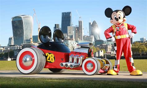 Mickey Mouse and his new Roadster Racer | Torque