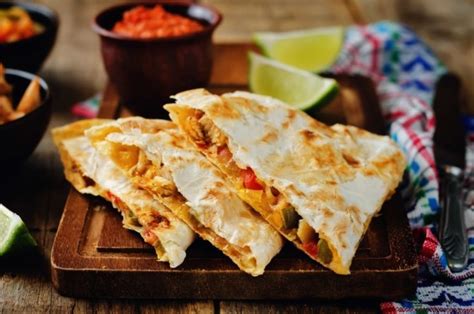 Chicken Quesadillas - [EASY] Mexican Chicken Quesadilla