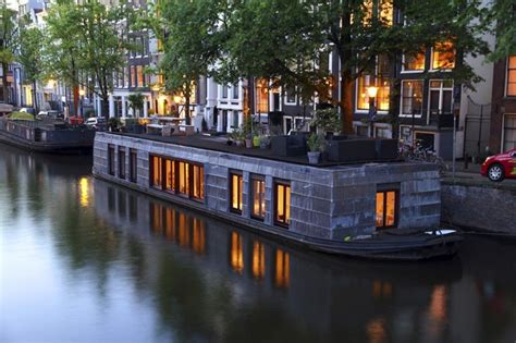 32 Incredible Houseboat Designs