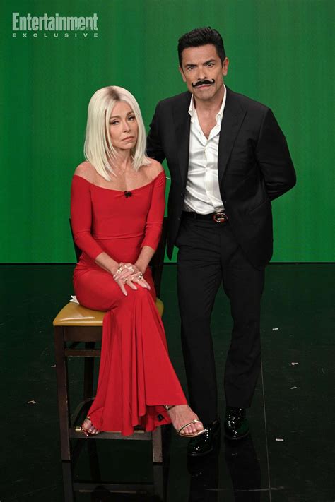 See Kelly Ripa and Mark Consuelos' Halloween costumes from 'Live'