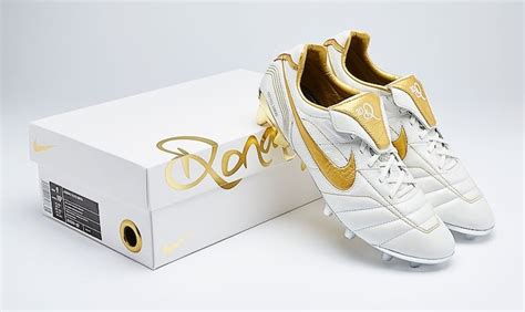 White / Gold Nike Legend R10 Ronaldinho 2018 Boots Released - Footy ...