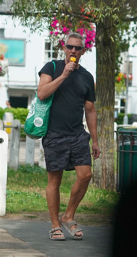 Gary Lineker enjoys an ice cream during low-key outing - ReadSector