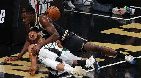 Giannis Antetokounmpo Injury: Bucks star leaves Game 4 with knee injury ...