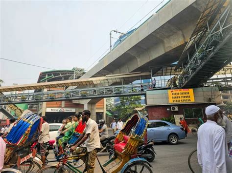 Mirpur Dhaka Bangladesh 2023 Vehicles Waiting Traffic Signal While ...