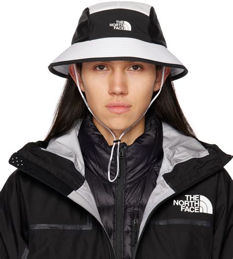 The North Face: White & Black TNF Run Bucket Hat | SSENSE UK