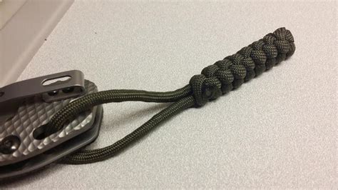 What kind of lanyard knot is this? : r/knives