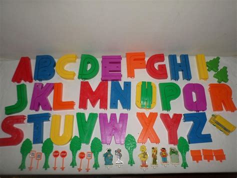 VINTAGE SESAME STREET ALPHABET ROADWAY PLAYSKOOL 26 LETTER TRACK BUS ...