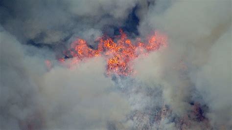 Highland fire burns 900 acres; closures, evacuations lifted - ABC30 Fresno