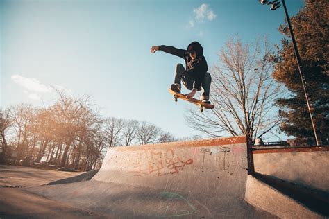 Images Gratuites : faire de la planche à roulettes, planche à roulette, Kickflip, Planchiste ...