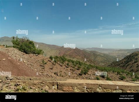 Arid landscape hi-res stock photography and images - Alamy