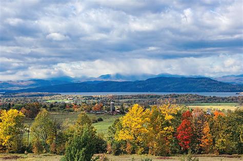 Lake Champlain Courtesy of http://www.vermonter.com | Vermont fall, Fall foliage, Beautiful ...