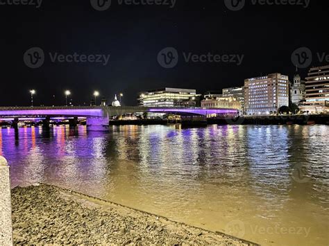 A view of the River Thames in London at night 12706182 Stock Photo at ...