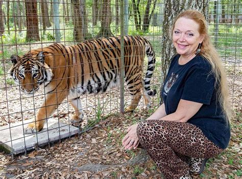 Carole Baskin / Tiger King S Carole Baskin I Didn T Put Husband In Meat Grinder ...