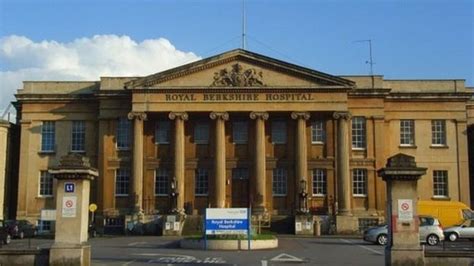 Royal Berkshire Hospital wards struck by norovirus - BBC News