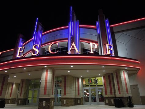 Great Escape Movie Theatre at Night in Gravois Bluffs - Fe… | Flickr