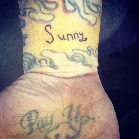 Jesse James Lets His 8-Year-Old Daughter Tattoo Her Name Onto His Wrist ...