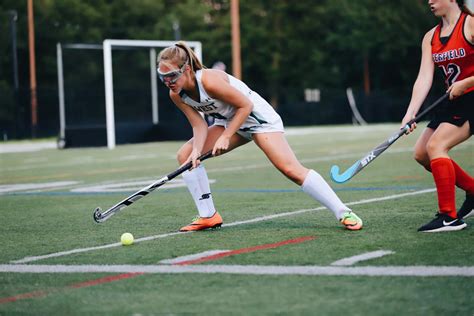 Girls Varsity Field Hockey Beats Deerfield in Season Opener | The Glen Bard