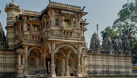 5 Most Popular Temples To Visit in Ahmedabad - lifeberrys.com