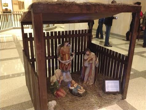 Outdoor Nativity Sets at Hobby Lobby Hobby Lobby Helped Sponsor Nativity Scene In Fla Capitol ...