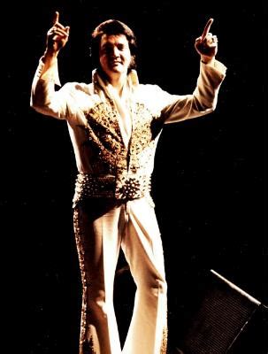 The Last Concert photographs of Elvis Presley (June 26, 1977) – 35 Photos – Page 3 – Elvis Presley