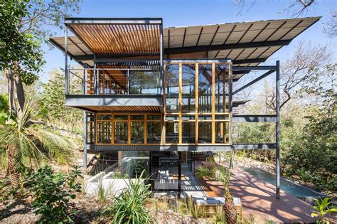 Jungle Frame House / Studio Saxe | ArchDaily