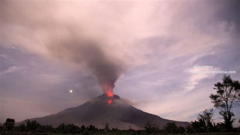 Indonesia Ring of Fire : Mount Raung Erupts | Sinabung volcano ...