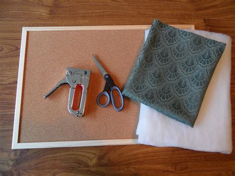 Louise Dawson Design: How to... Make a D.I.Y Fabric Pin Board