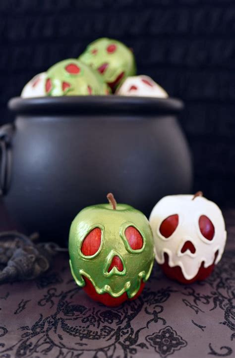 How to Make the Spookiest Snow White Poison Apple {in 15 Minutes!}