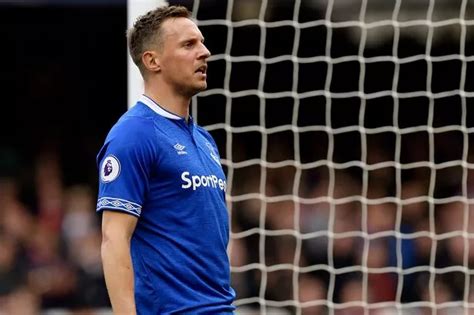 Former Everton defender Phil Jagielka training with Burnley - LancsLive