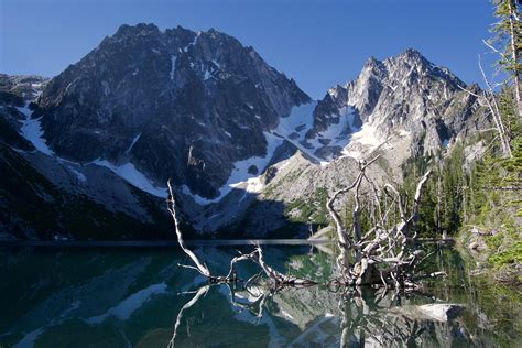 Sunrise at Colchuck Lake - Leavenworth, WA [4608x3072][OC] : r/EarthPorn