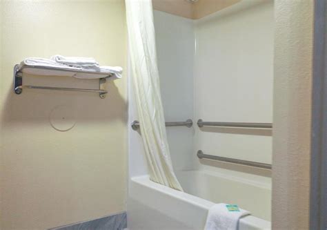 21 BEST Hotels with Jacuzzi in Room in Rockford ️ 2024