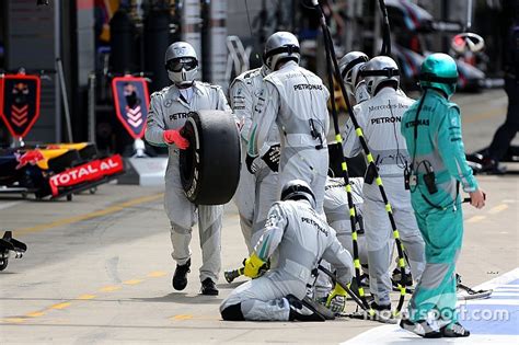 F1 teams warned over 'fake' pitstops after Mercedes trick