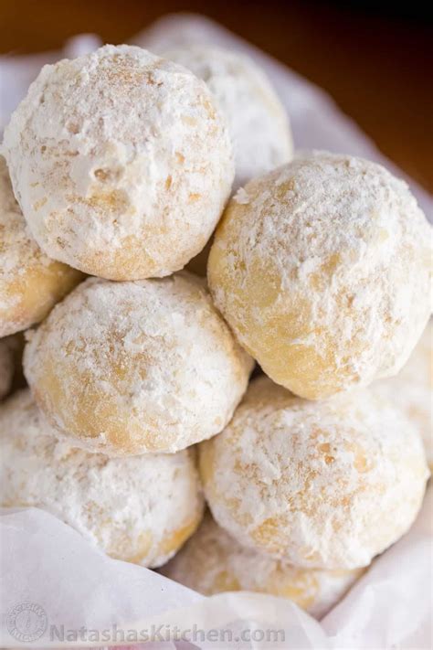 Darling almond snowball cookies that melt in your mouth! Almond Snowball Cookies are perfect for ...