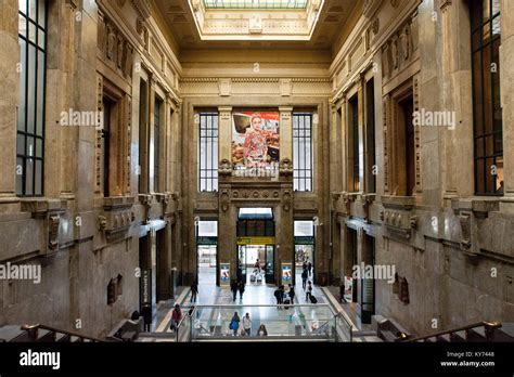 Passengers and architecture in Milan Central Station (Milano Centrale ...