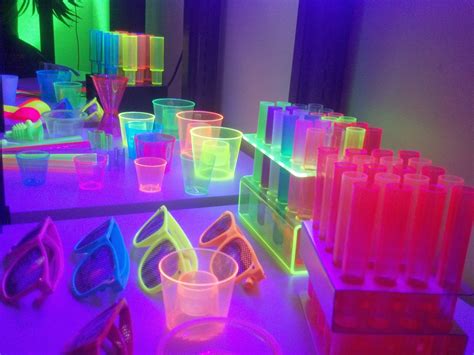 GLOW, NEON, UV PARTY! Glow in the Dark Party Supplies! GLOW PARTY, NEON ...