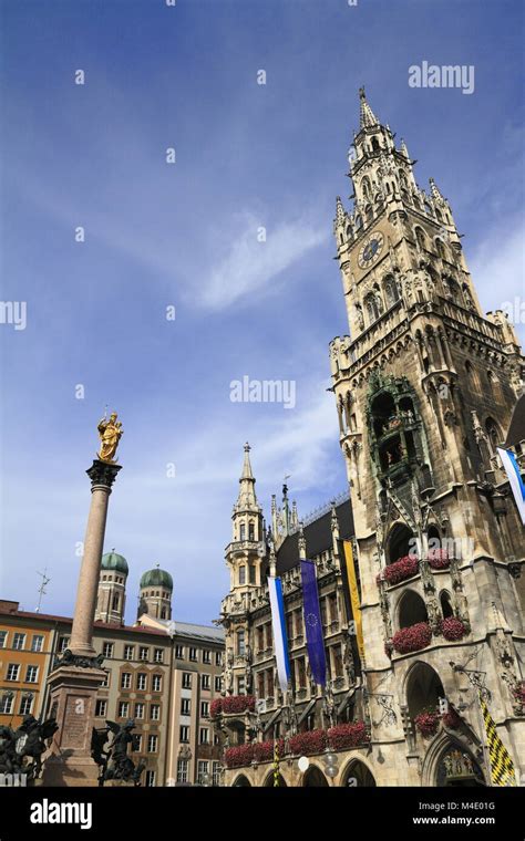 New Town Hall (Rathaus) in Marienplatz Stock Photo - Alamy