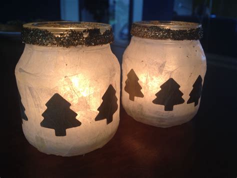 Waxine lichtjes voor kerst, met vliegerpapier, glitter en ...