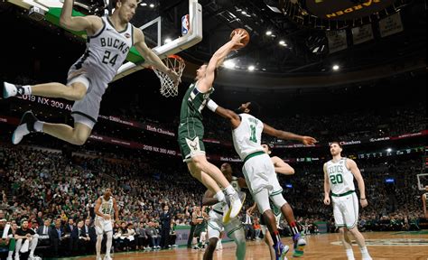 Pat Connaughton blocks Pat Connaughton's dunk attempt (2019) : r/MkeBucks