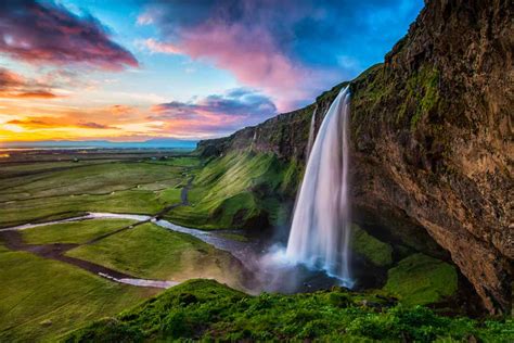 Top Visitor’s Guide to the 15 Best Waterfalls in Iceland