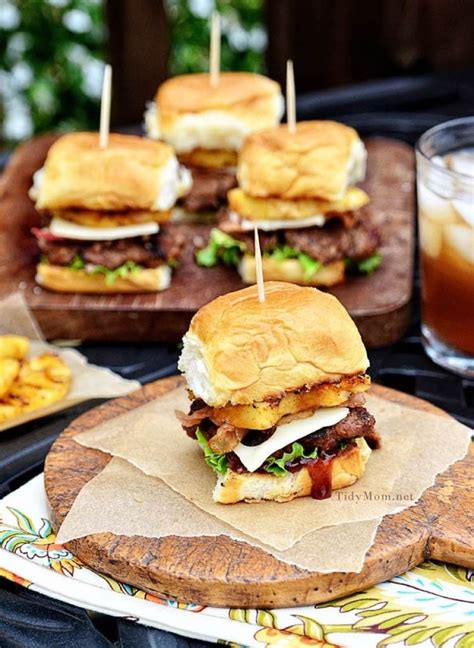 25 Delicious 4th Of July BBQ Ideas Mini Burgers Sliders, Beef Burgers, Chicken Burgers, Gormet ...