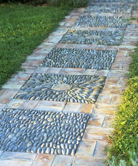 Landscaping with pebbles: 14 creative ways to use them | Gardeningetc