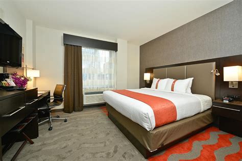 HOLIDAY INN NYC - LOWER EAST SIDE, AN IHG HOTEL - Updated 2024 Prices & Reviews (New York City)