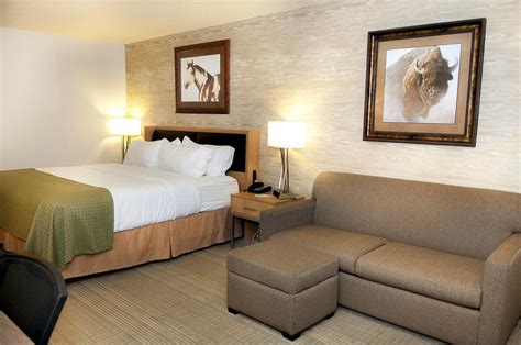 HOLIDAY INN SPEARFISH - CONVENTION CENTER $81 ($̶1̶1̶3̶) - Updated 2021 ...